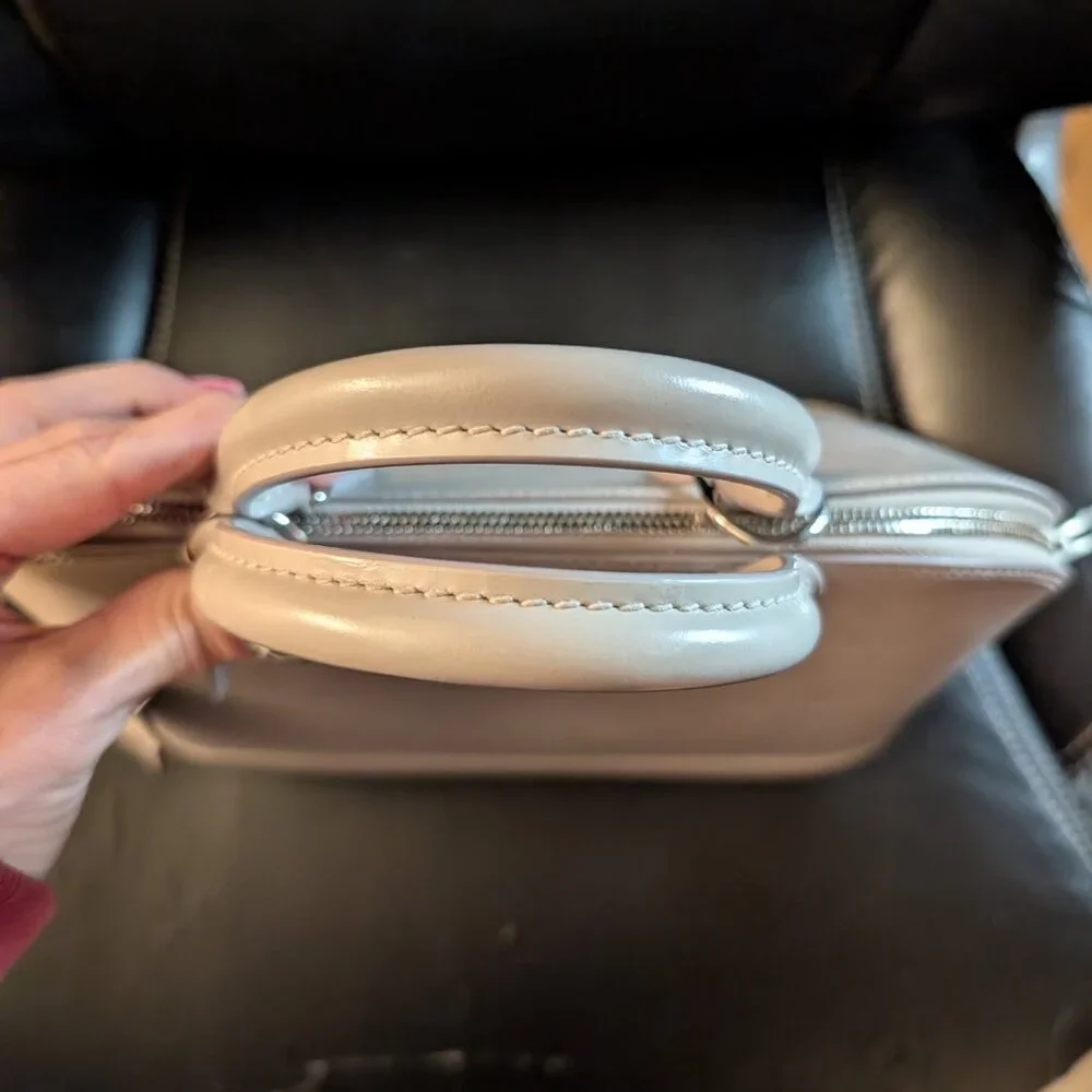 Louis Vuitton Alma Handbag - Picture 10 of 14